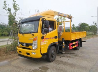 時(shí)風(fēng)隨車吊，藍(lán)牌隨車吊，2噸隨車吊，價(jià)格多少錢？