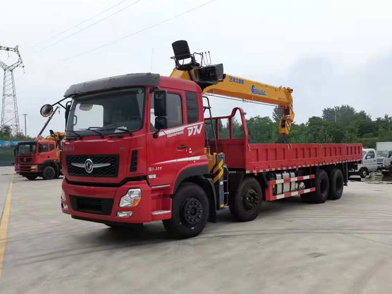 東風D7V前四后八隨車吊